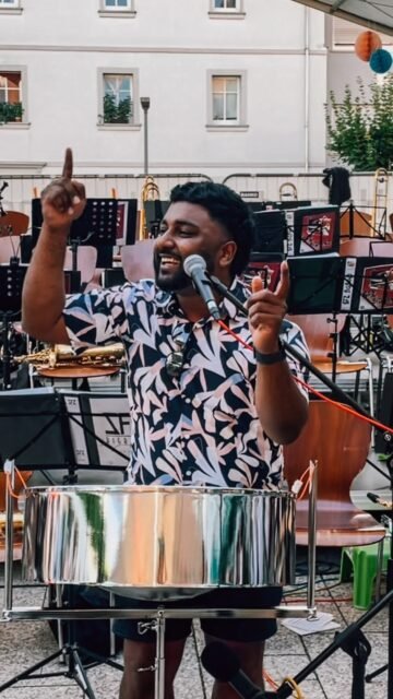 Happy Weekend everyone ☀️🎶🙌 It’s still summer in Europe and Steelpan Experts Germany is bringing the vibes! Listen, groove, enjoy with @adrian.jaikaran 🫶💃🏾🇹🇹#steelpan #steelpanexperts #steelpanmusic #musicwithsoul #steelpanlove #caribbeanvibes #trinidad #trinidadandtobagoculture